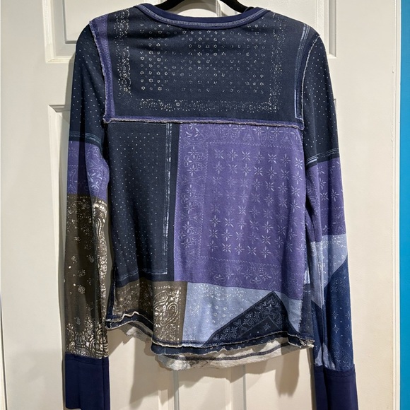 Free people We The Free Indie Printed Cuff Henley top tshirt sz M L purple - Picture 3 of 8